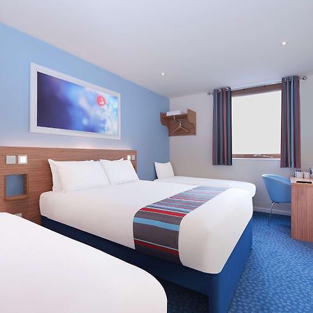 Travelodge Вотафорд Экстерьер фото