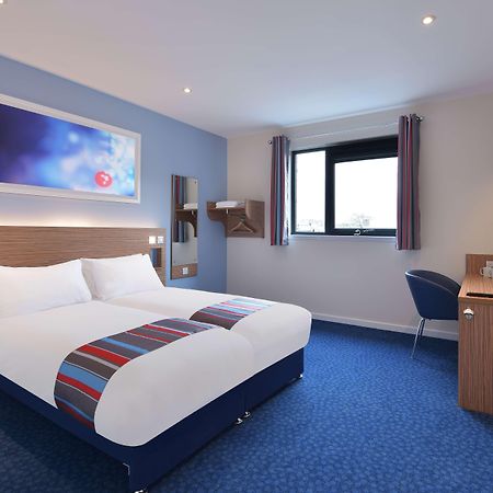 Travelodge Вотафорд Экстерьер фото