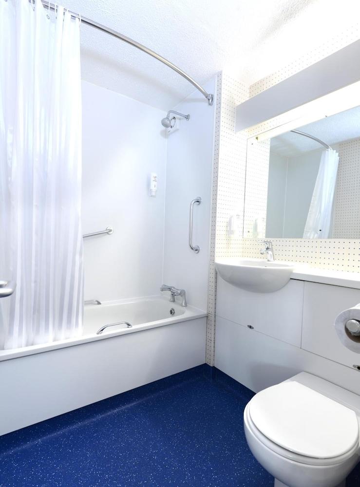 Travelodge Вотафорд Экстерьер фото