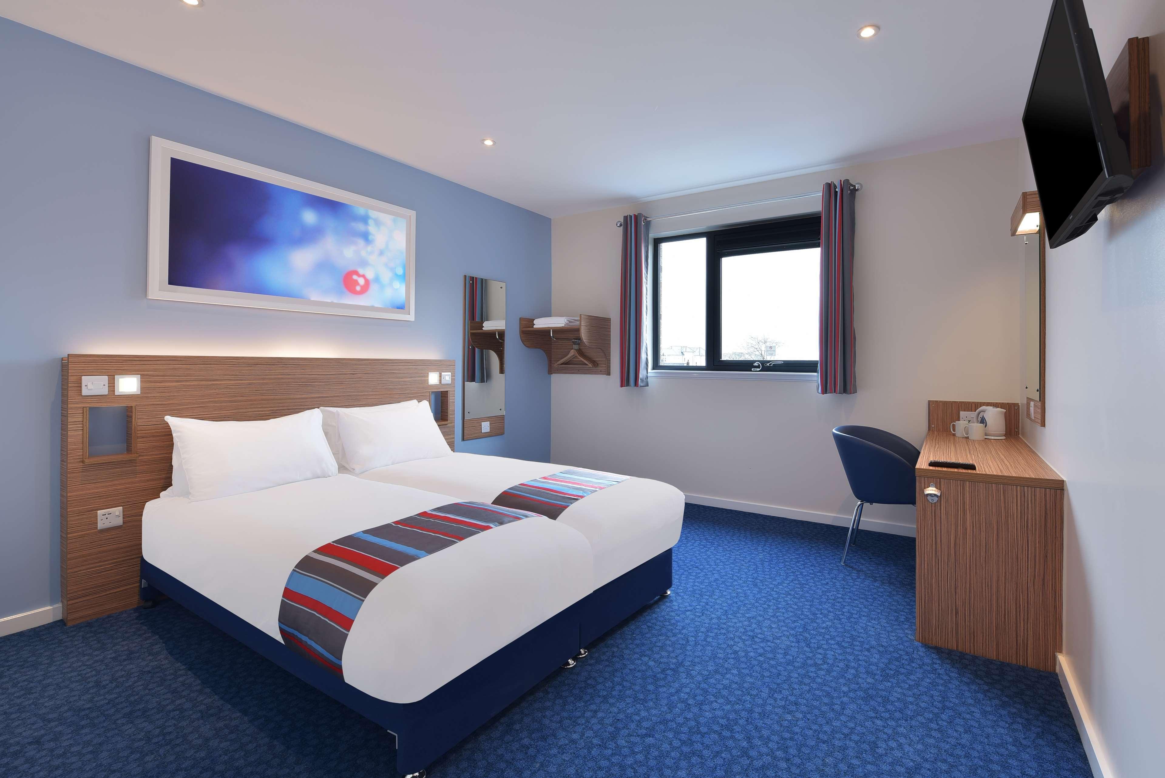 Travelodge Вотафорд Экстерьер фото