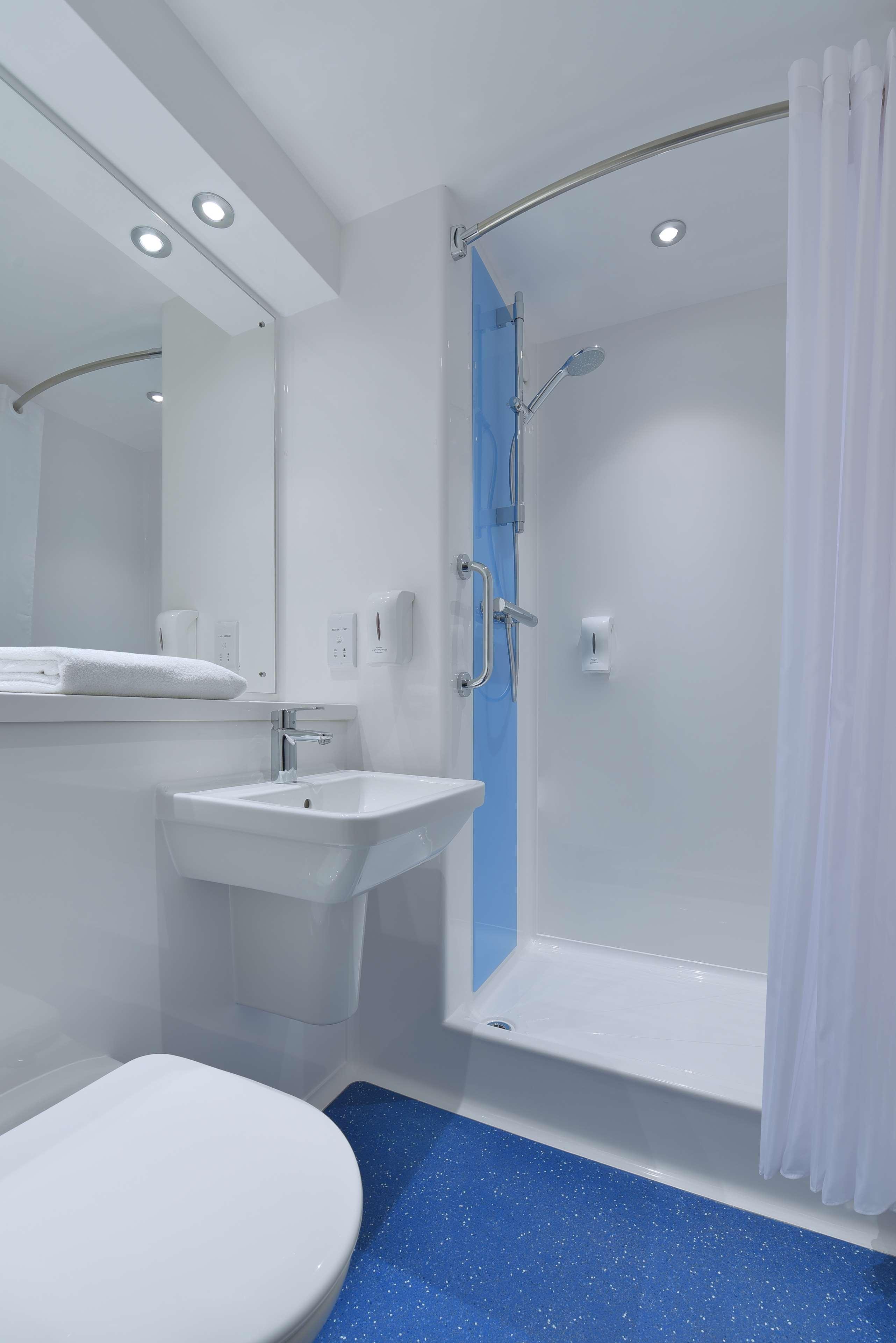 Travelodge Вотафорд Экстерьер фото