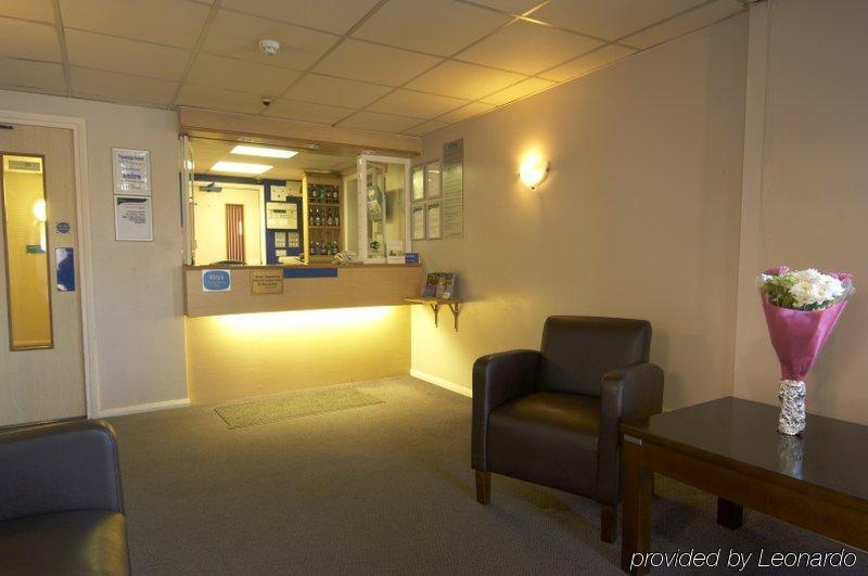 Travelodge Вотафорд Экстерьер фото
