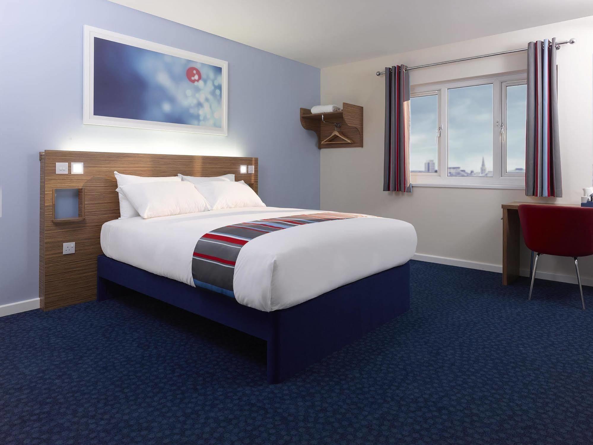 Travelodge Вотафорд Экстерьер фото