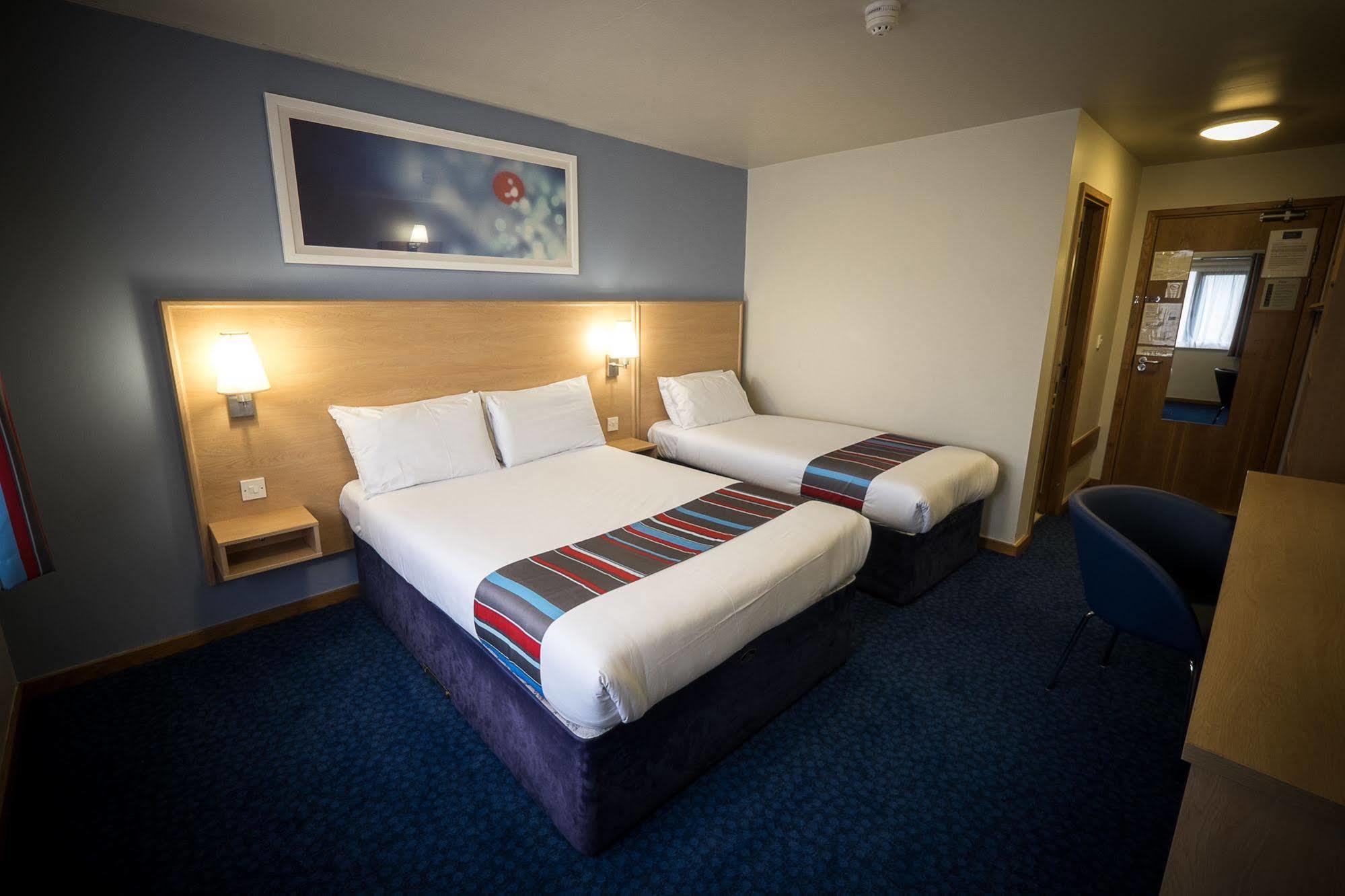 Travelodge Вотафорд Экстерьер фото
