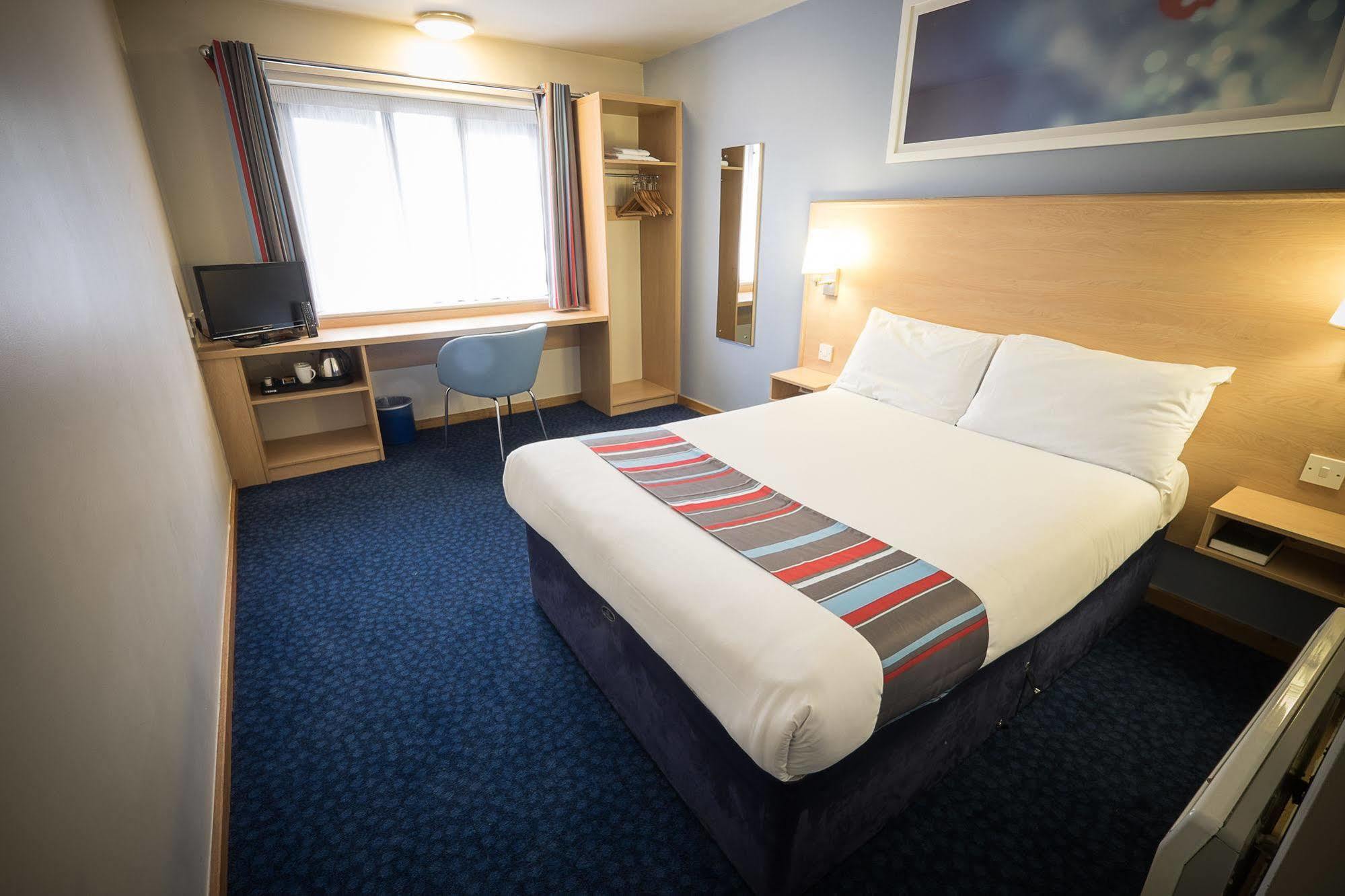 Travelodge Вотафорд Экстерьер фото